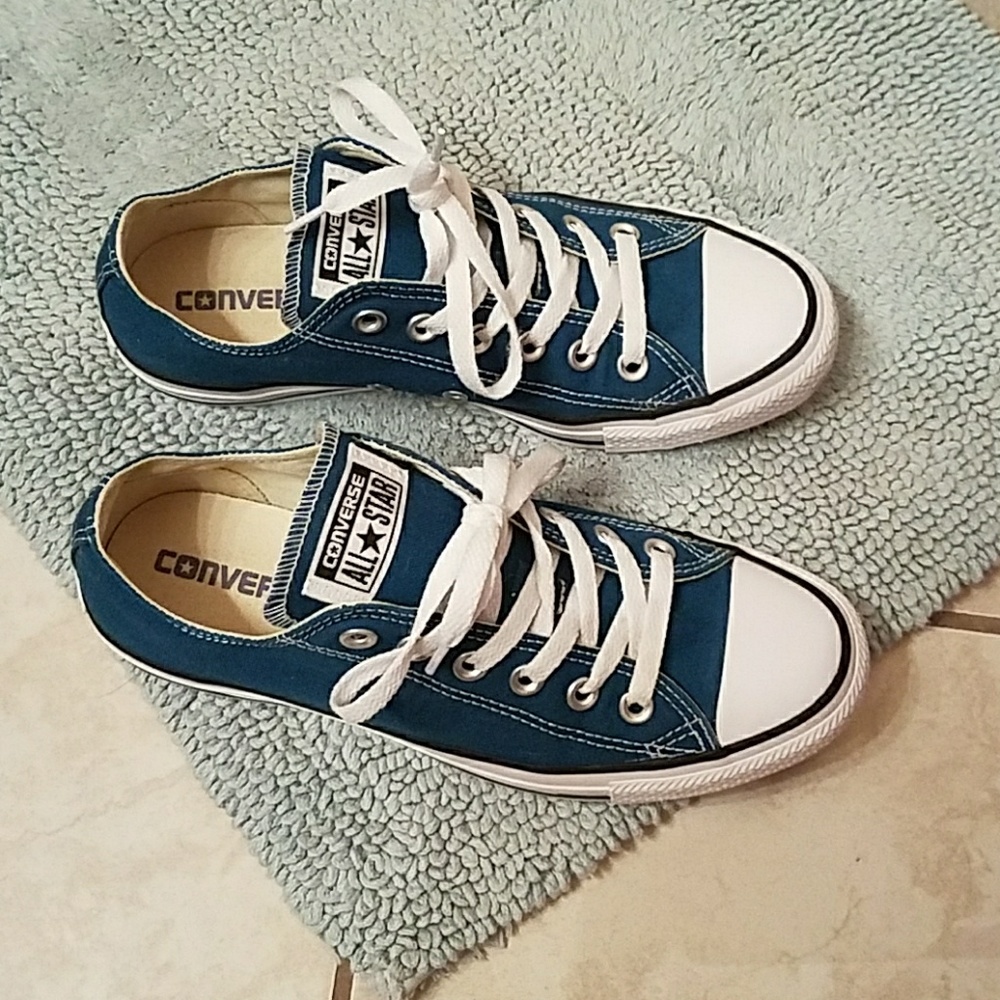 Converse size women 8, men 6, europe size 39